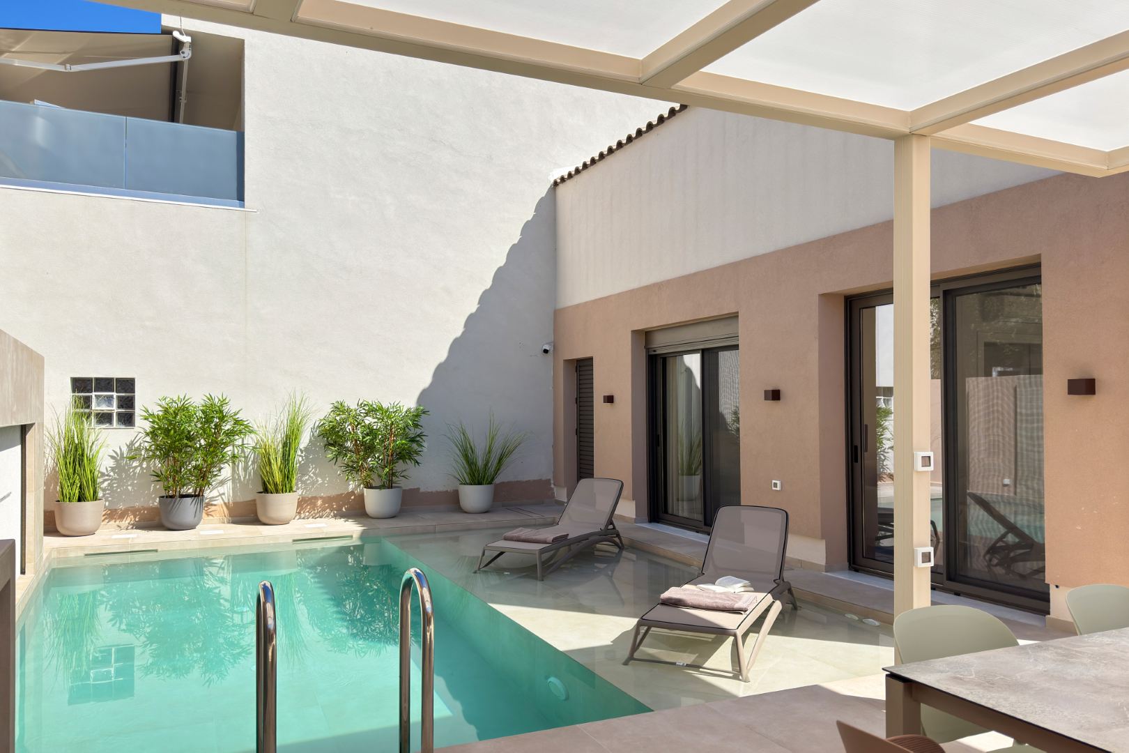 Orama Deluxe Residence