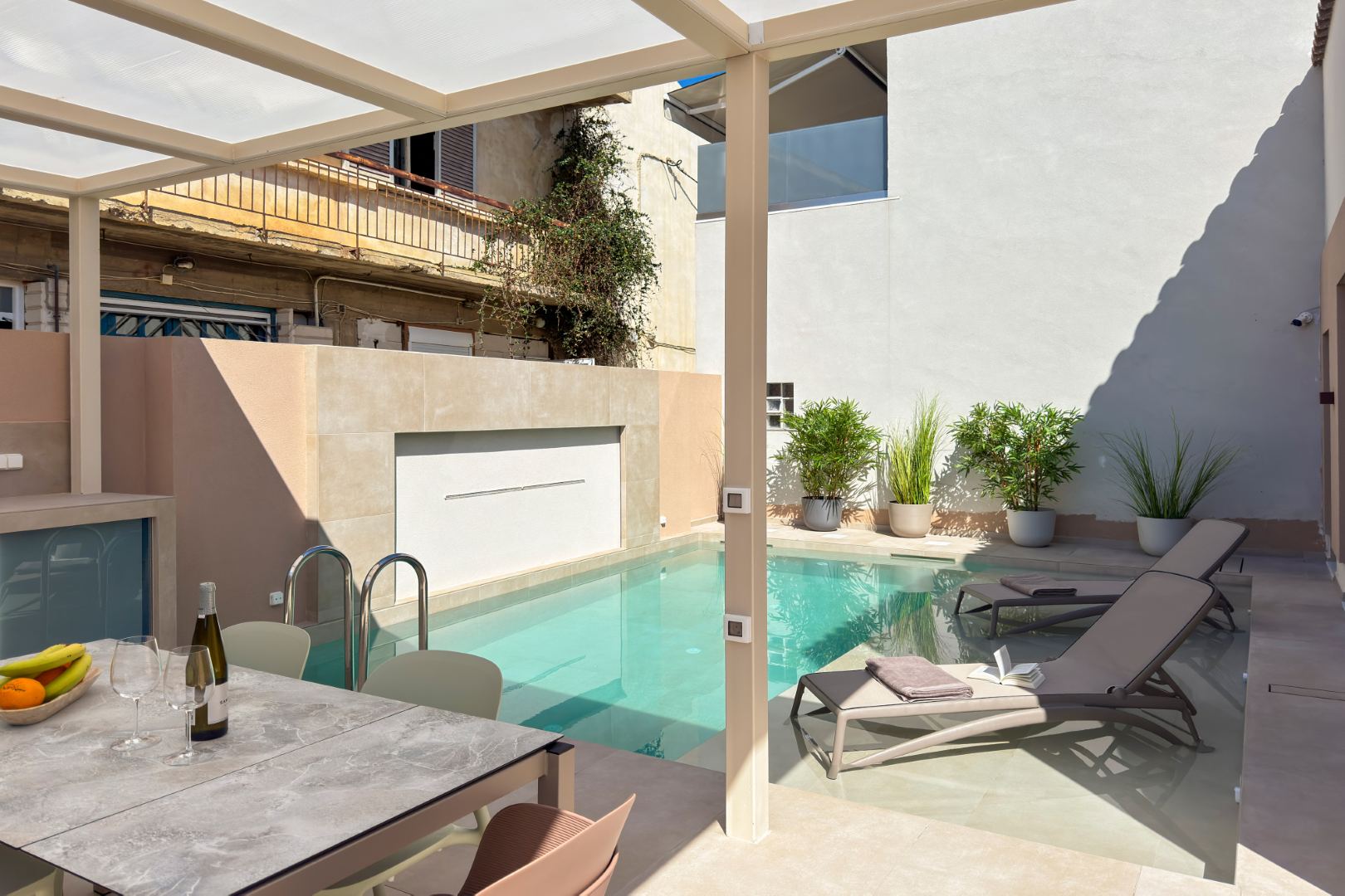 Orama Deluxe Residence