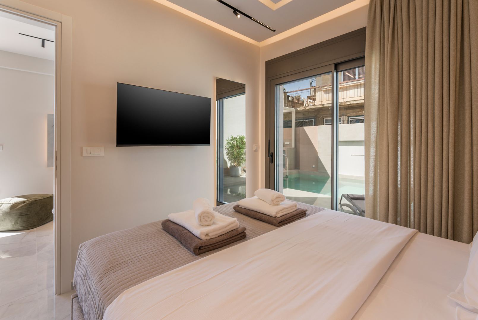 Orama Deluxe Residence