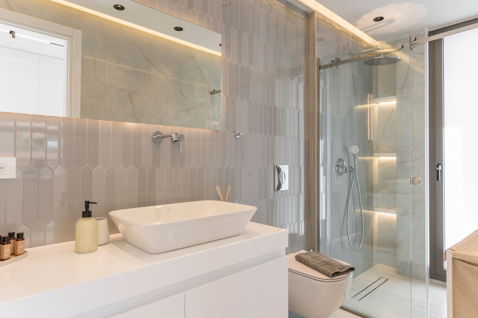 Orama Deluxe Residence