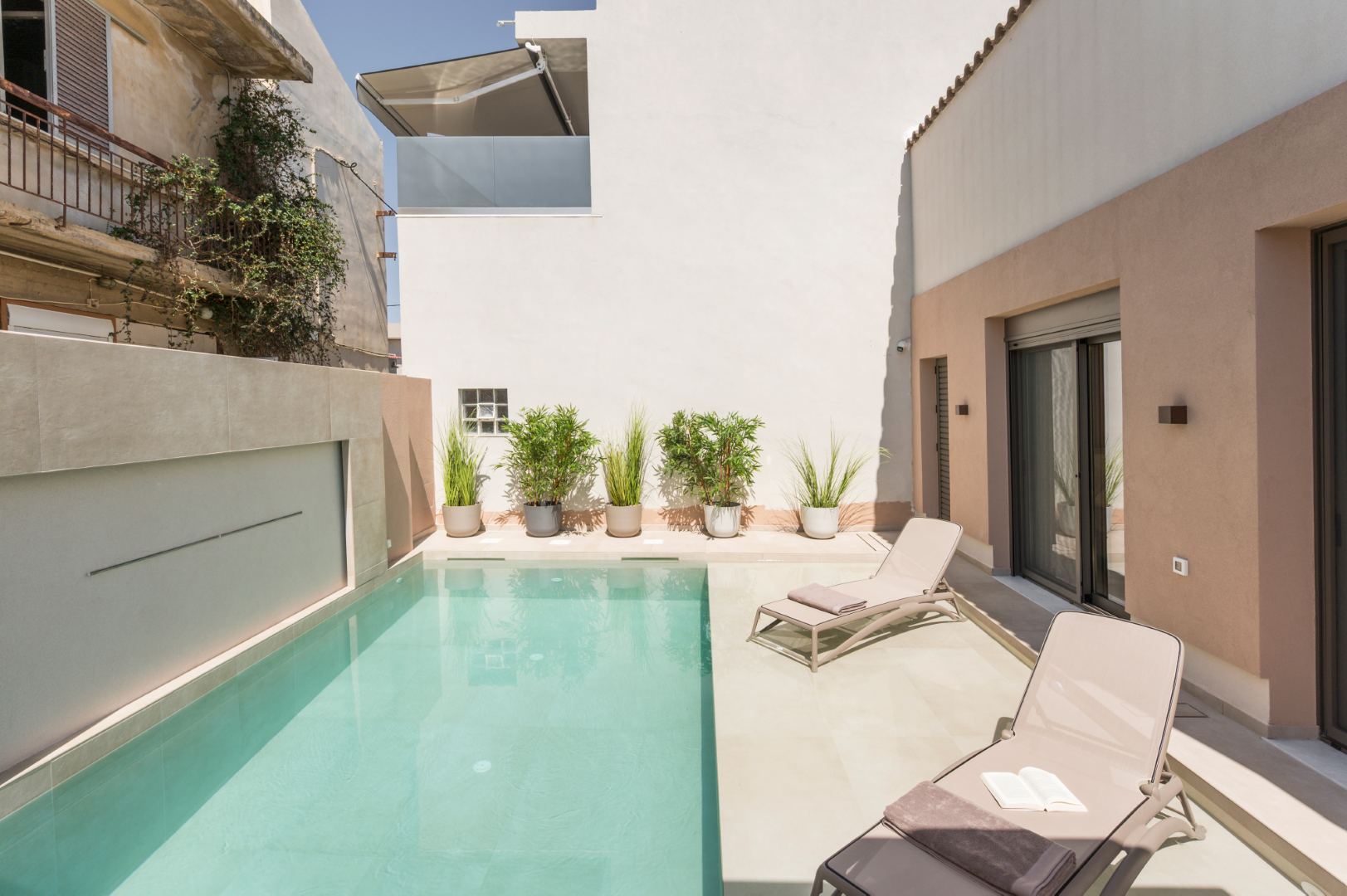 Orama Deluxe Residence